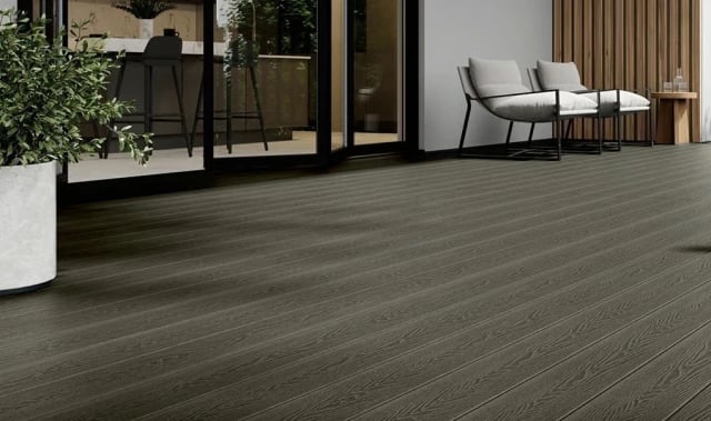 Deck Composite Smoke Grey en tablas